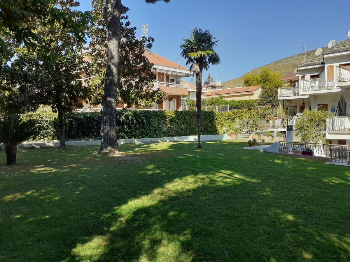 La Bouganville Formia Exterior foto